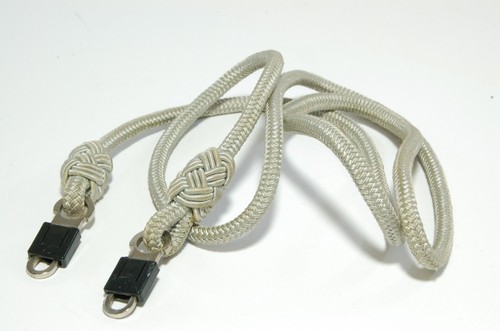 Vintage camera cordel carrying